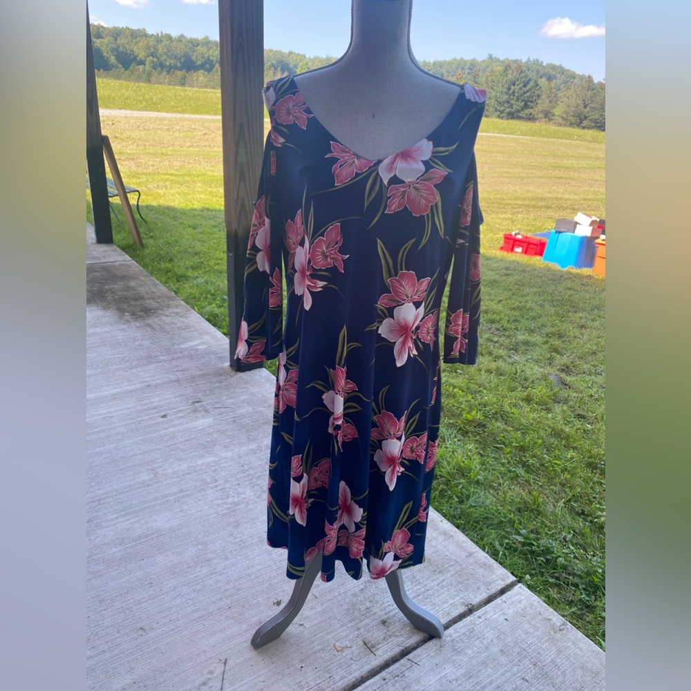 Wear ones, fits beautifully,it has half arms,